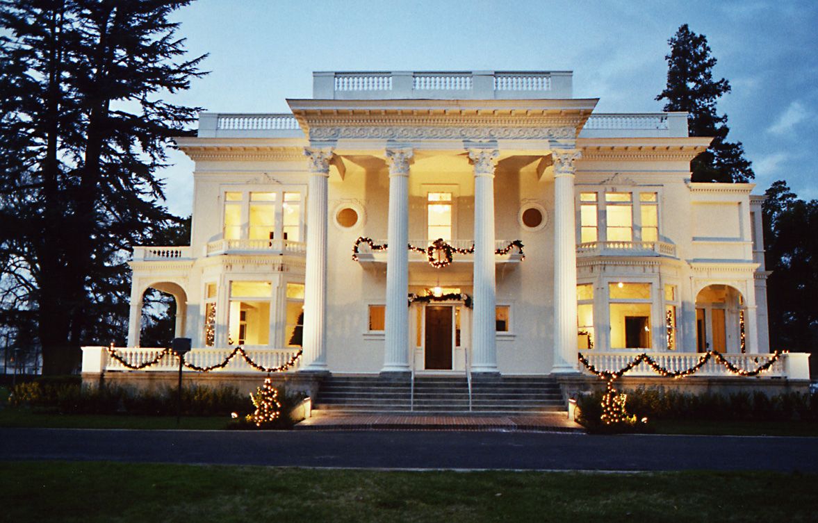 csus_stanislaus_stockton_magnolis_mansion_christmas__hd.jpg